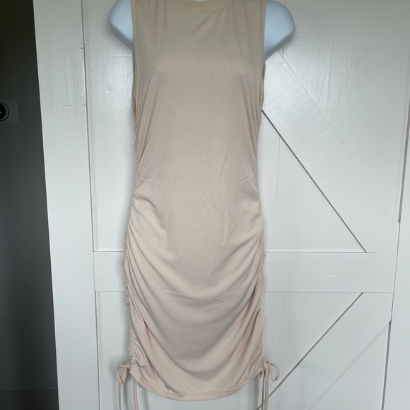 Beige mini dress - Picture 4 of 6